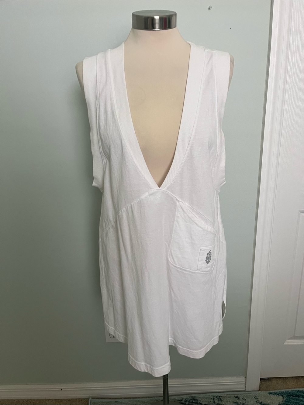 Free People White Deep V Sleeveless Tunic with Front Pocket
